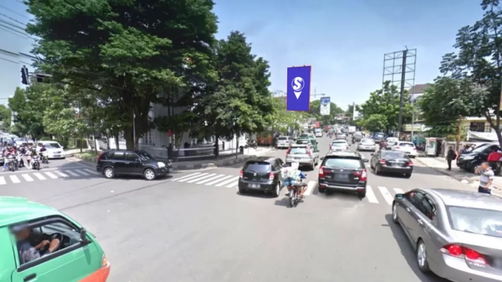 Sewa Billboard Bandung di persimpangan Jl. Sunda depan Toko Sepeda Veloz