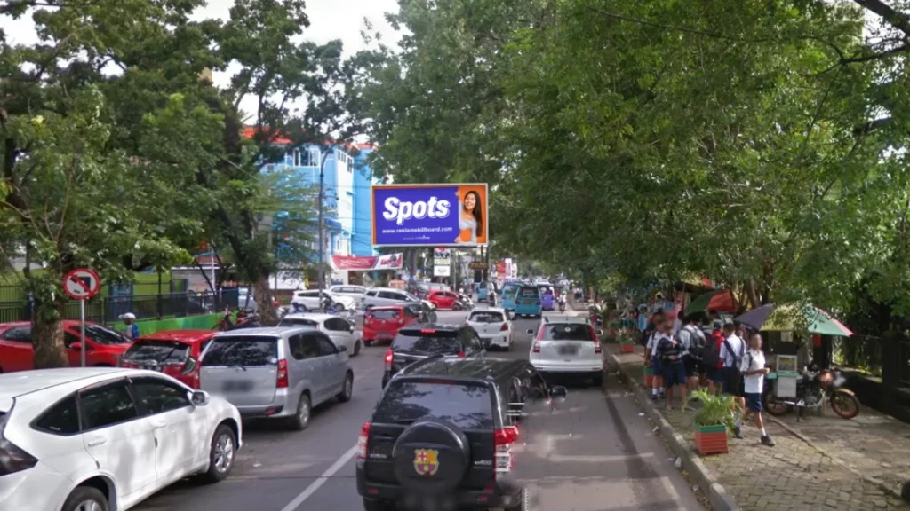 Sewa Billboard Makassar - Jl. Kajalalido, Pertigaan Kartin