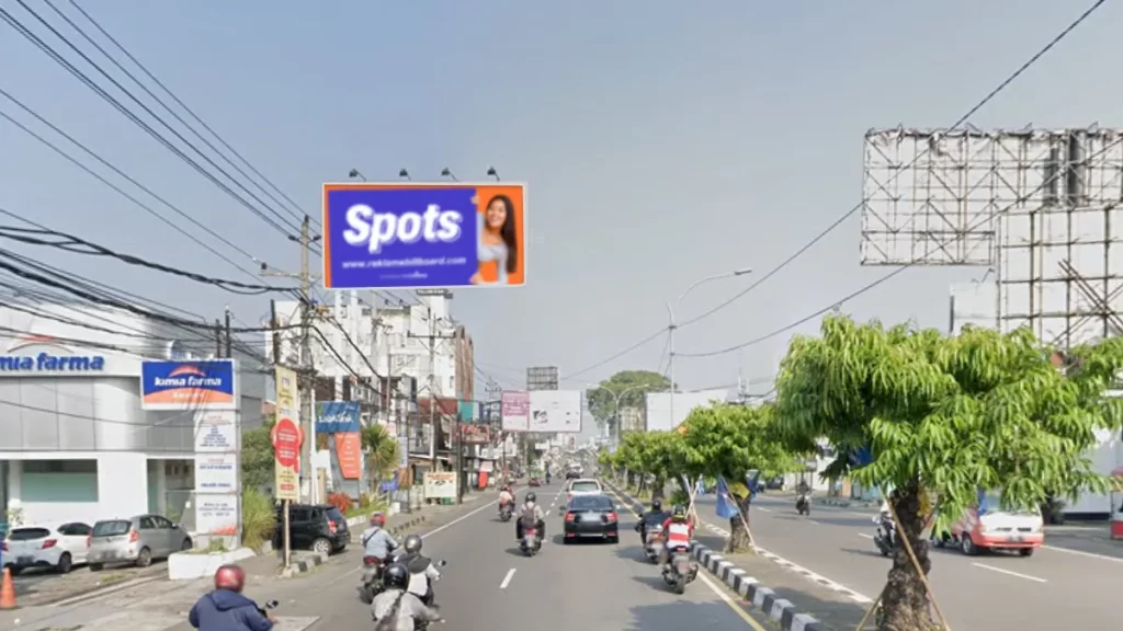 Sewa Billboard Yogyakarta Jl. Laksda Adisucipto Barat Amplaz