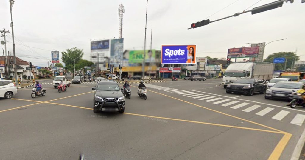 Sewa Billboard Yogyakarta Ring Road Utara Sleman (Pertigaan)